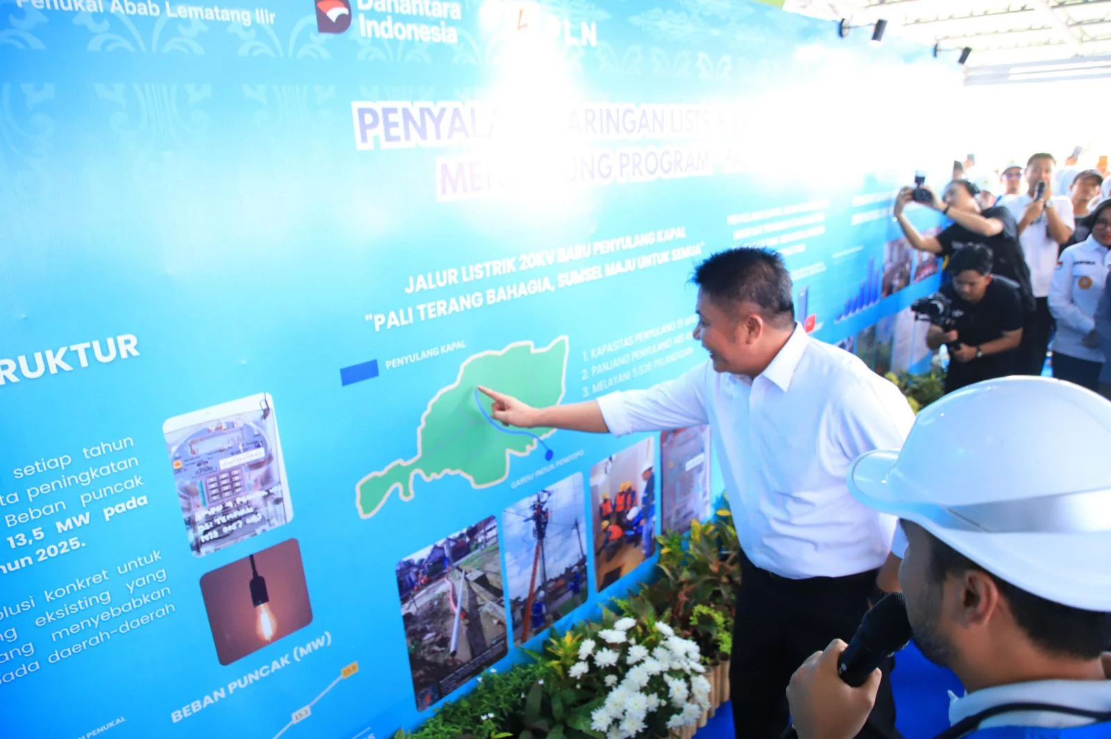 Resmikan Jaringan Listrik Baru di PALI, Gubernur Herman Deru Sampaikan Pesan Penting Ini