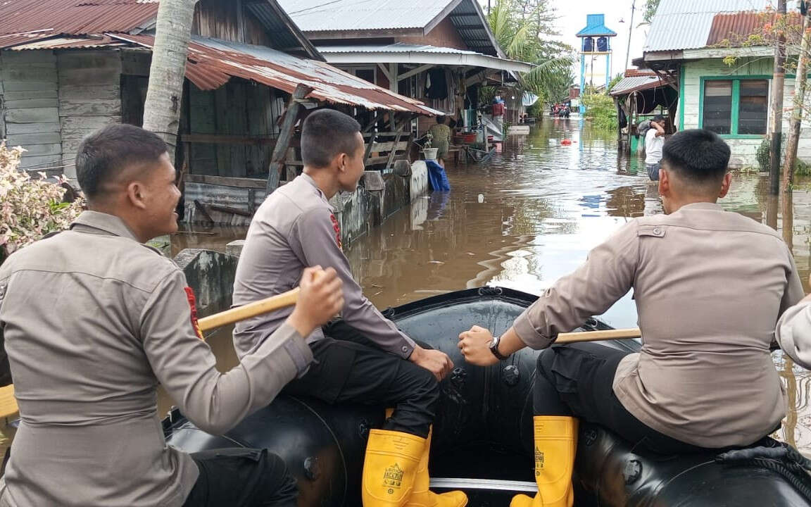 Kerahkan Tim Jaga Rumah Warga, Kombes Jeki: Tidak Ada Toleransi Bagi Pencuri di Lokasi Banjir!