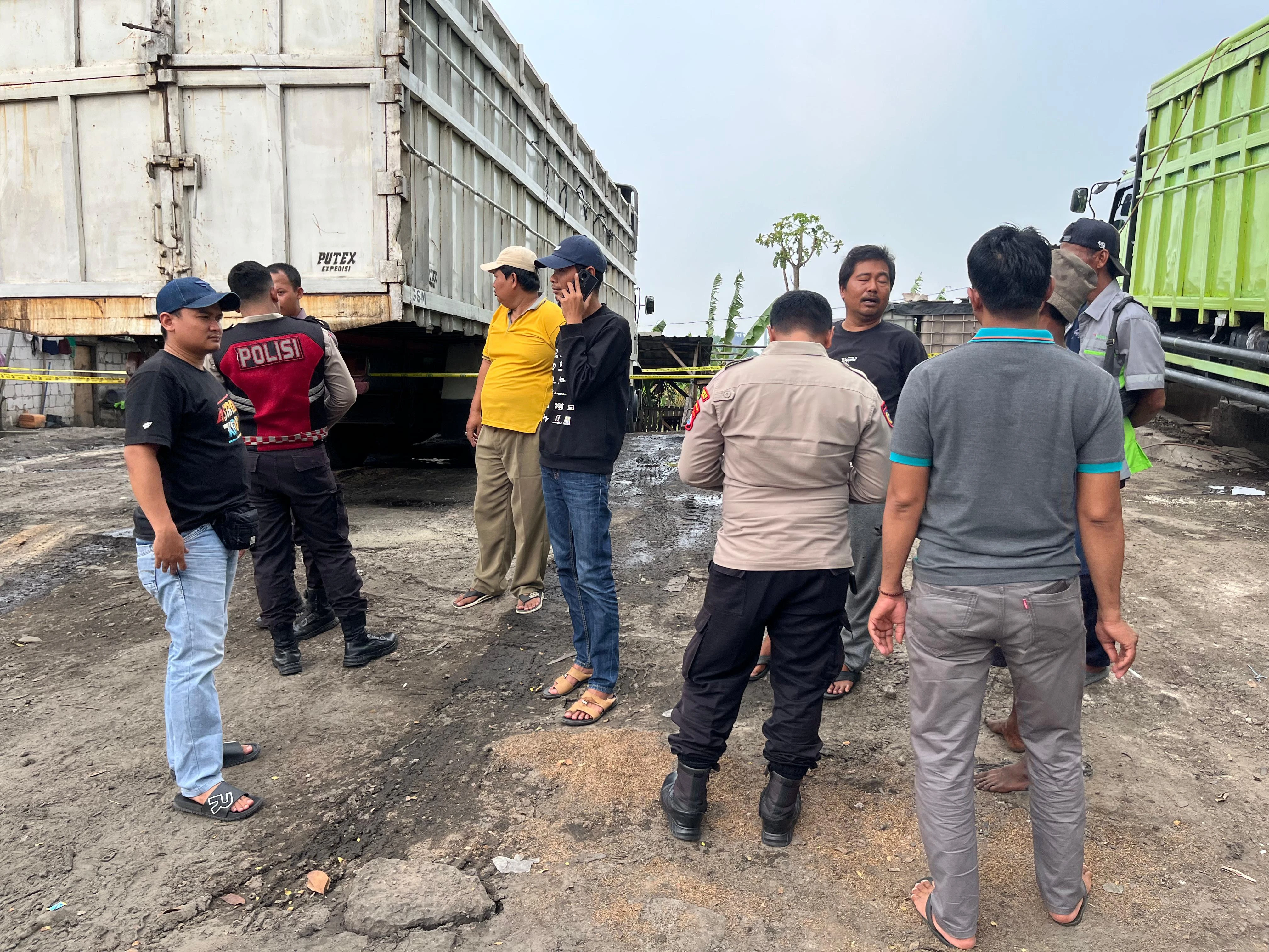 Sopir Truk Asal Lampung Tewas Tergantung dalam Bak Mobil di Serang