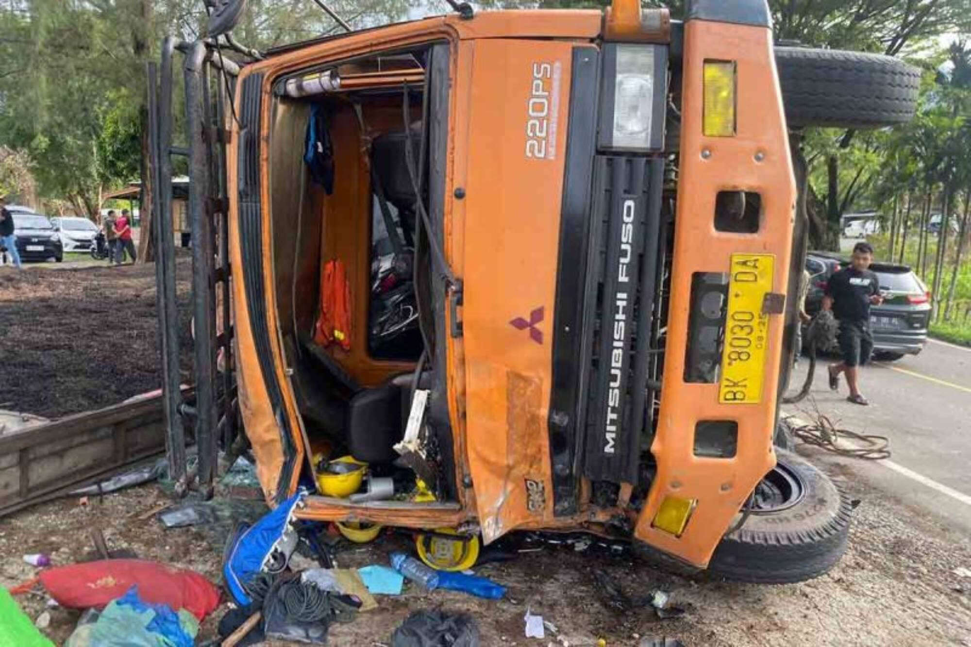 5 Orang Meninggal dalam Kecelakaan Truk, Mobil, dan Motor