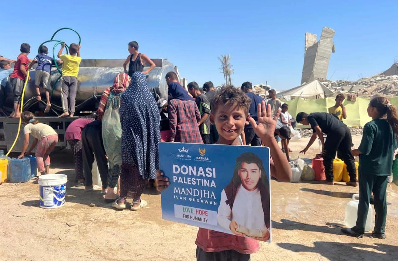 Bersama BAZNAS, Ivan Gunawan Kembali Bantu Palestina dengan 45.000 Liter Air Bersih