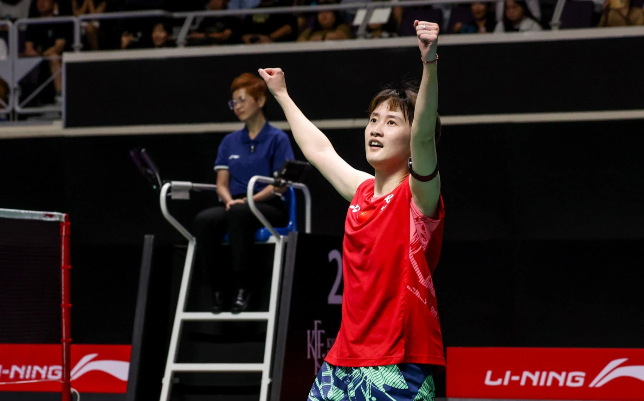 Singapore Open 2025: Jatuh Bangun, Chen Yu Fei Tembus Final
