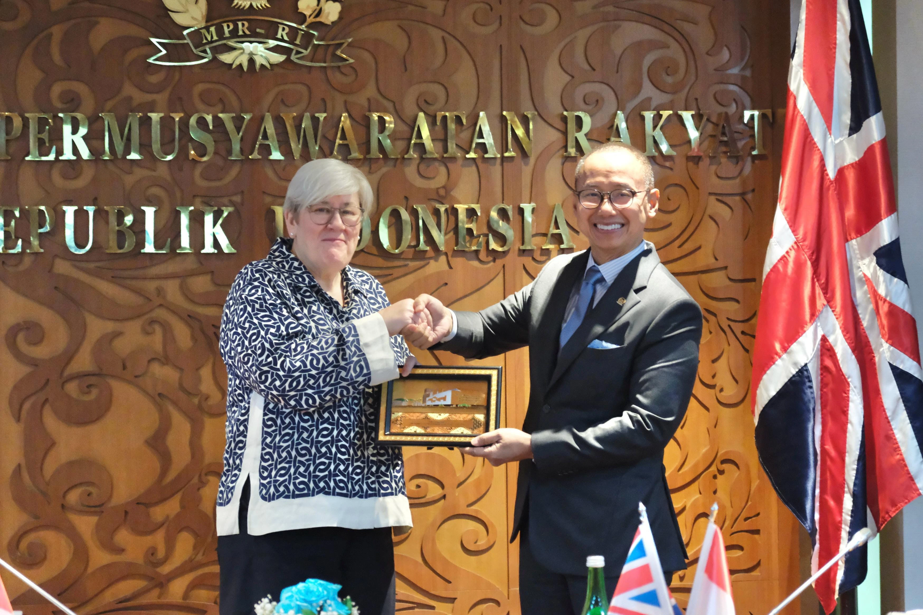 Waka MPR Eddy Soeparno Temui Utusan Khusus Pemerintah Inggris, Bahas Transisi Energi
