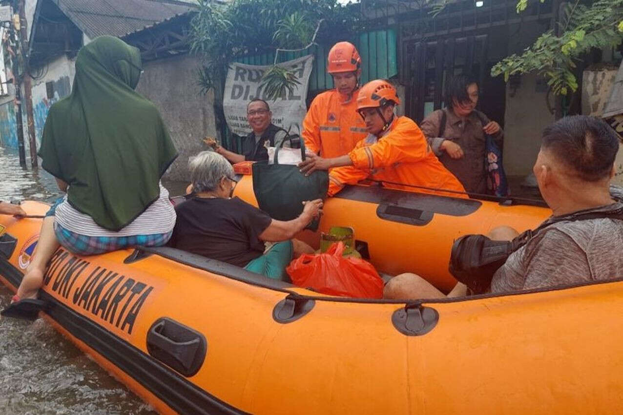 Pemkot Jakbar Lakukan Penyedotan di Puluhan Kelurahan Terdampak Banjir