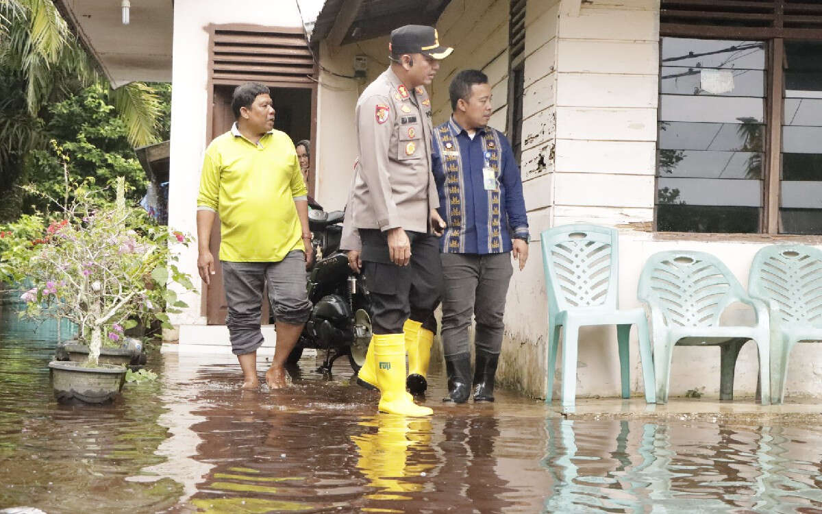 Ratusan Rumah di Siak Dilanda Banjir, Kapolres Turun Pastikan Kebutuhan Warga Terpenuhi