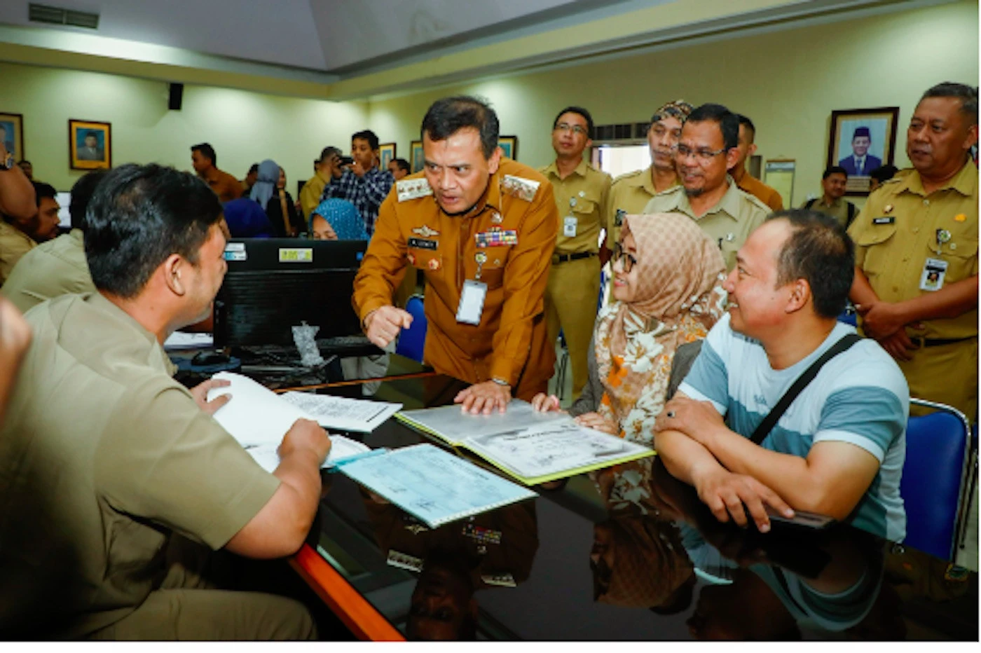 Tinjau Posko SPMB, Gubernur Ahmad Luthfi Pastikan Profesionalisme Petugas