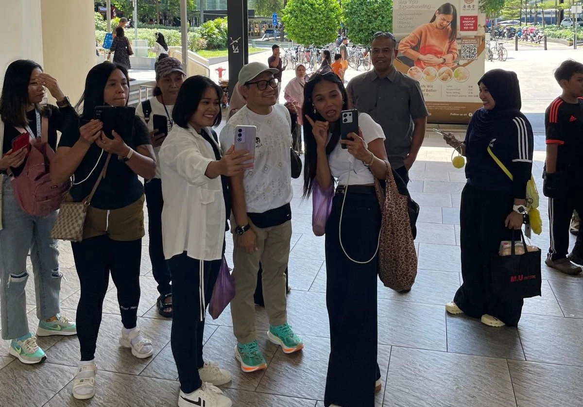 Menko PM Gus Muhaimin Sapa PMI di Singapura: Mereka Harus Dihormati & Dilindungi