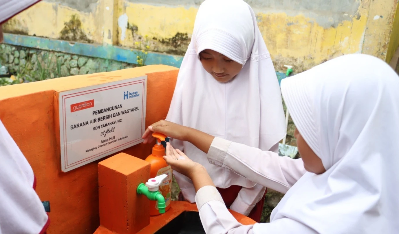 Guardian Indonesia Beri Akses Sanitasi di 12 Sekolah