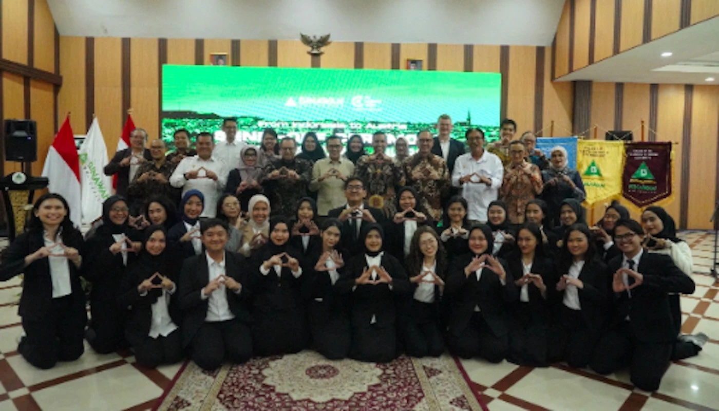 Menteri Karding Berangkatkan 55 Perawat dari Universitas Binawan ke Austria