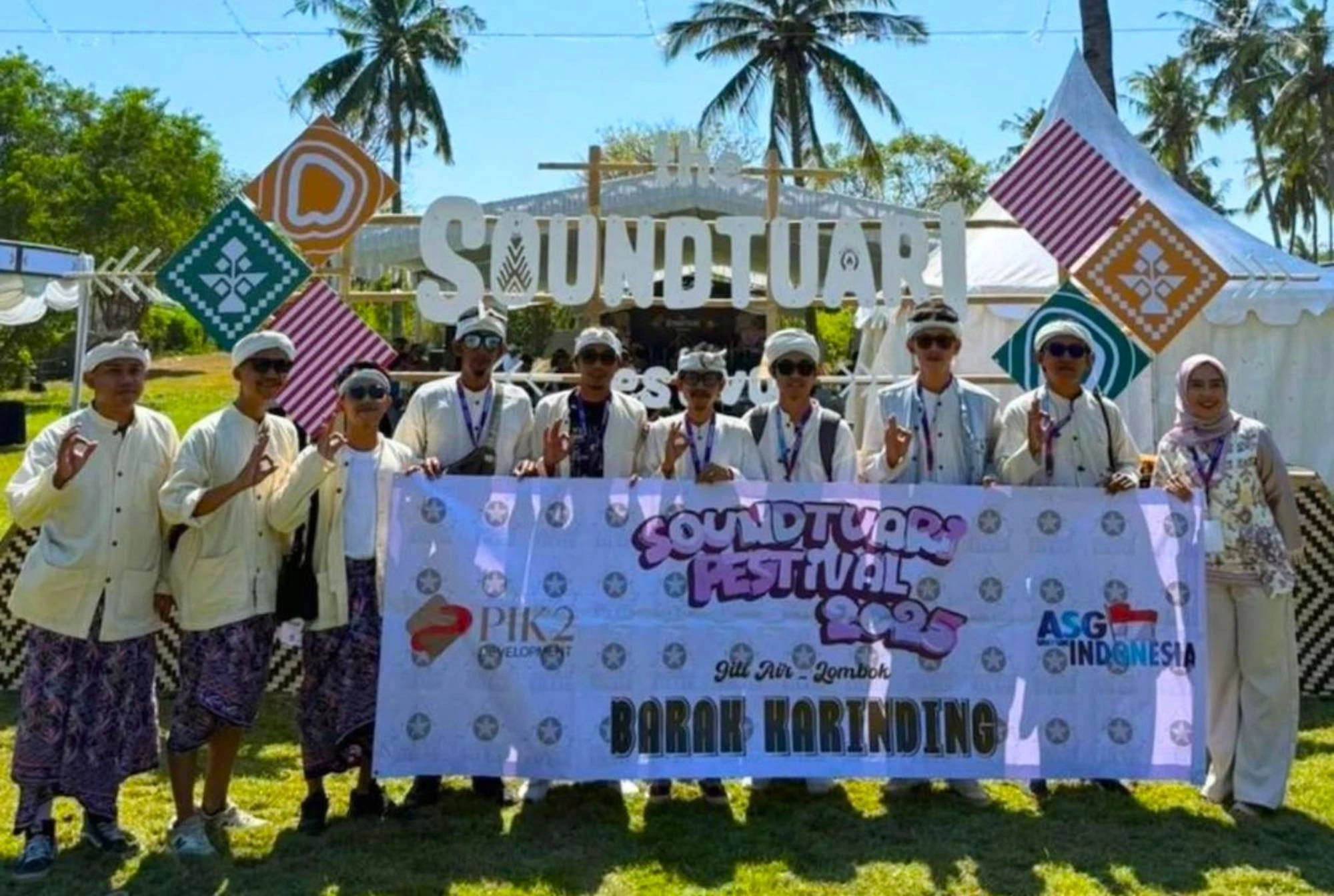 Didukung Agung Sedayu & PIK2, Barak Karinding Tampil Memukau sebagai Pembuka Festival Seni Dunia