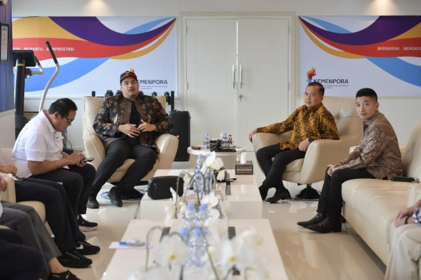 Menpora Dito dan Gubernur Lalu Iqbal Bahas Kesiapan NTB Gelar Fornas 2025 & PON 2028