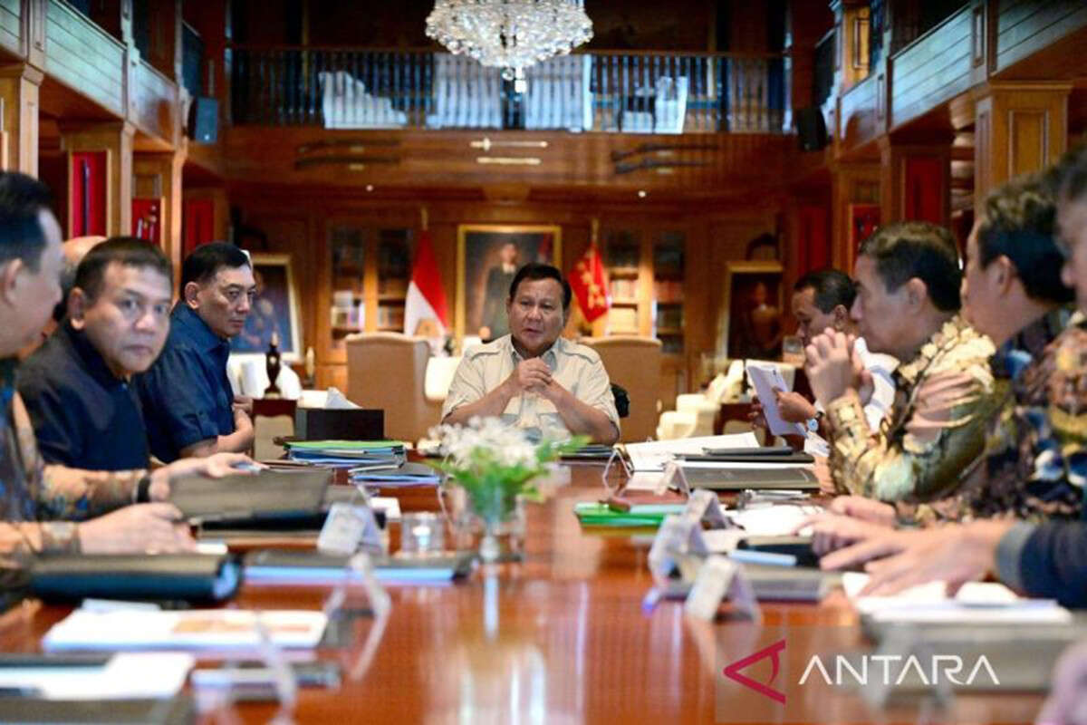 Prabowo Gelar Rapat Terbatas di Hambalang, Ada Kapolri