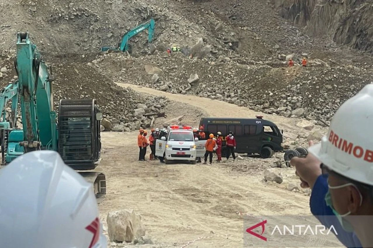1 Lagi Korban Longsor Gunung Kuda Ditemukan Hari Ini, Tim Gabungan Fokus Cari 7 Rekannya