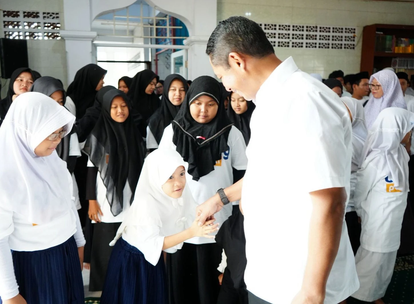 Peringati HUT ke-58, Perum Bulog Gelar Baksos untuk Anak Yatim Piatu dan Santri Tahfiz