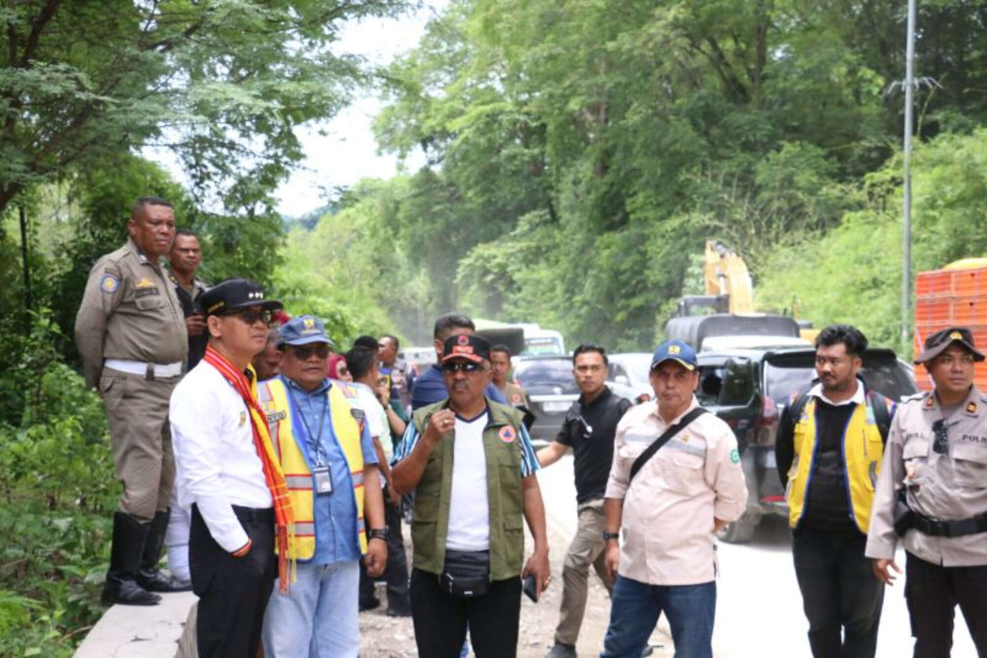 Jalan Trans-Timor di NTT yang Tertimbun Longsor Sudah Bisa Dilewati Kendaraan