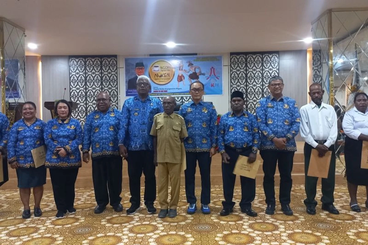 Pemkab Mimika Serahkan SK PPPK Bagi 483 Guru, Kepala BKN Beri Apresiasi