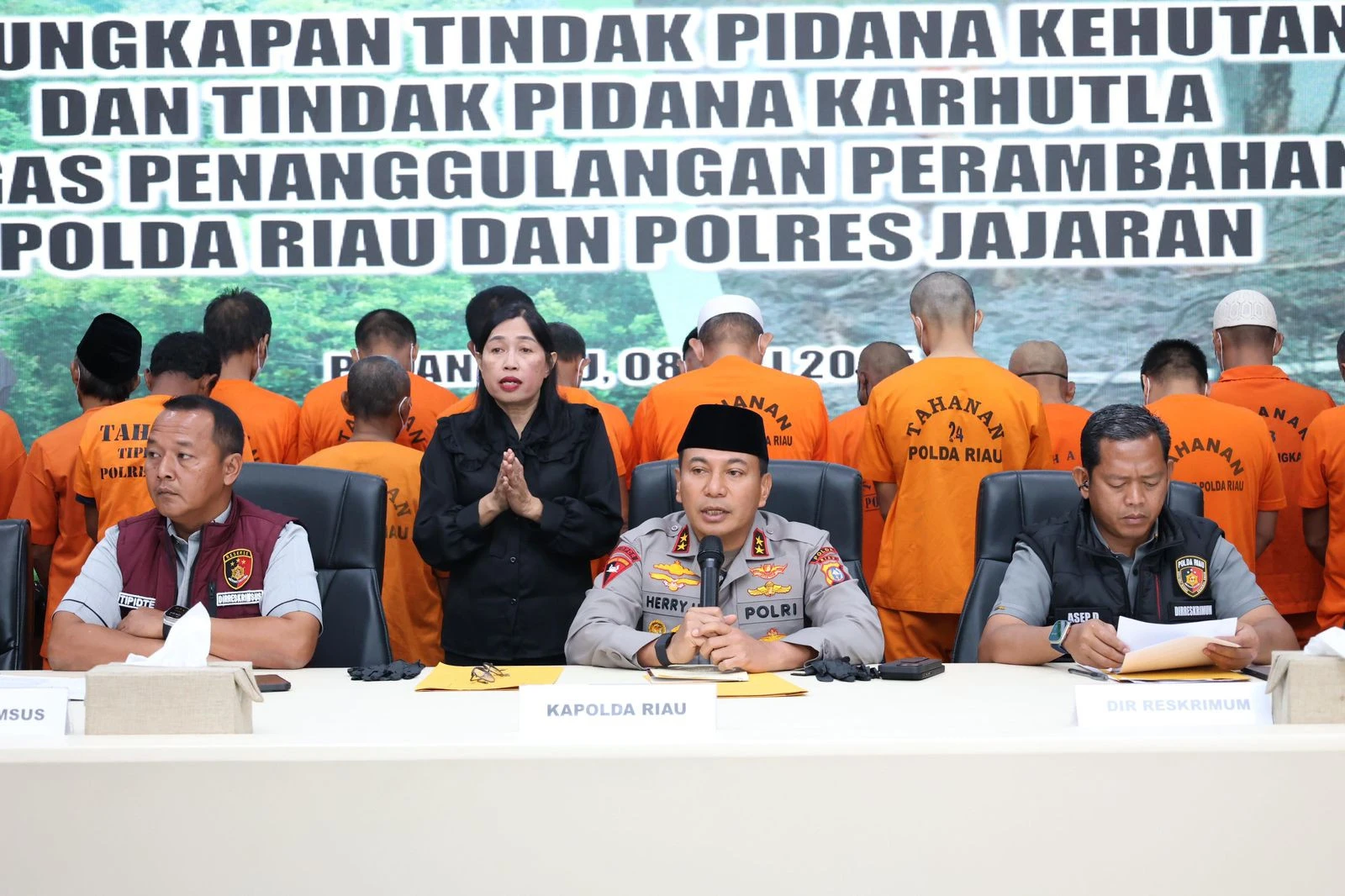 Irjen Herry: di Balik Hutan yang Terbakar, Ada Masa Depan yang Menghitam