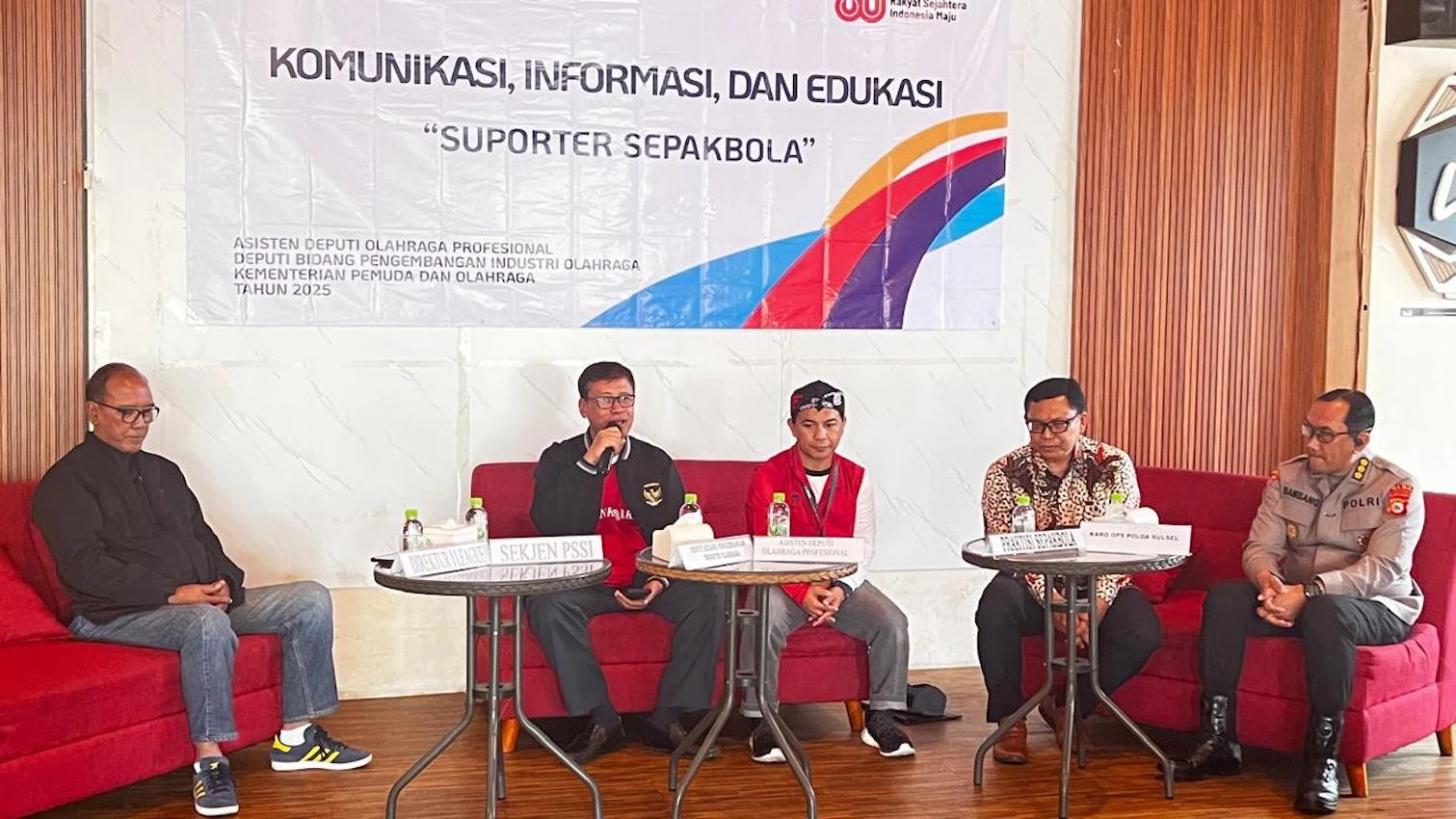 Kemenpora Gelar KIE di Makassar, Suporter Jadi Kunci Kemajuan Industri Olahraga