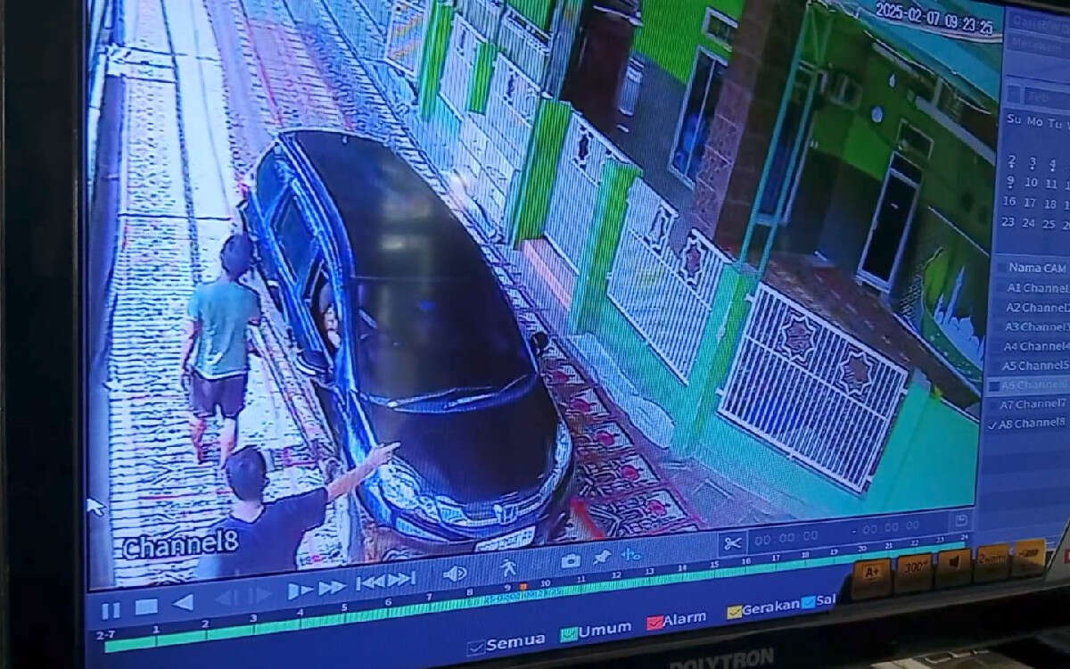 Pengendara di Palembang Ini Diduga Sengaja Melindas Sajadah, Aksinya Terekam CCTV, Viral