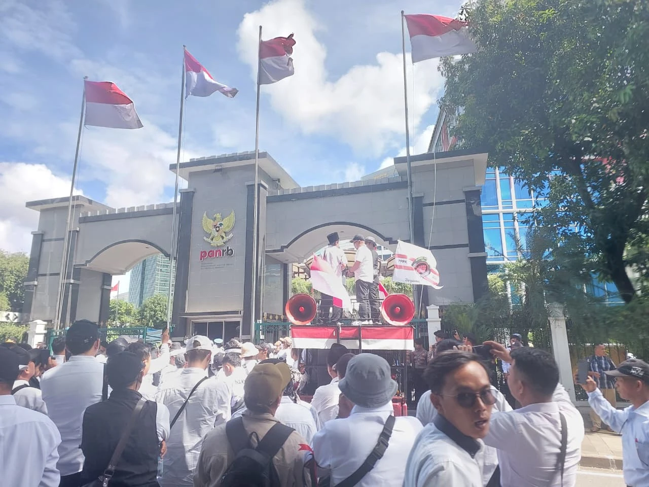 Aksi Jilid 3 Honorer R2 & R3 Minta Inpres Pengangkatan PPPK Penuh Waktu