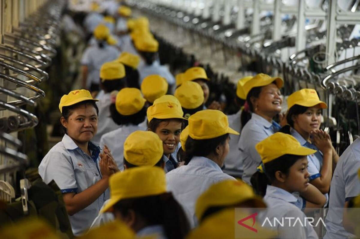 Marak PHK, Wamenaker: Masih Banyak Lapangan Kerja