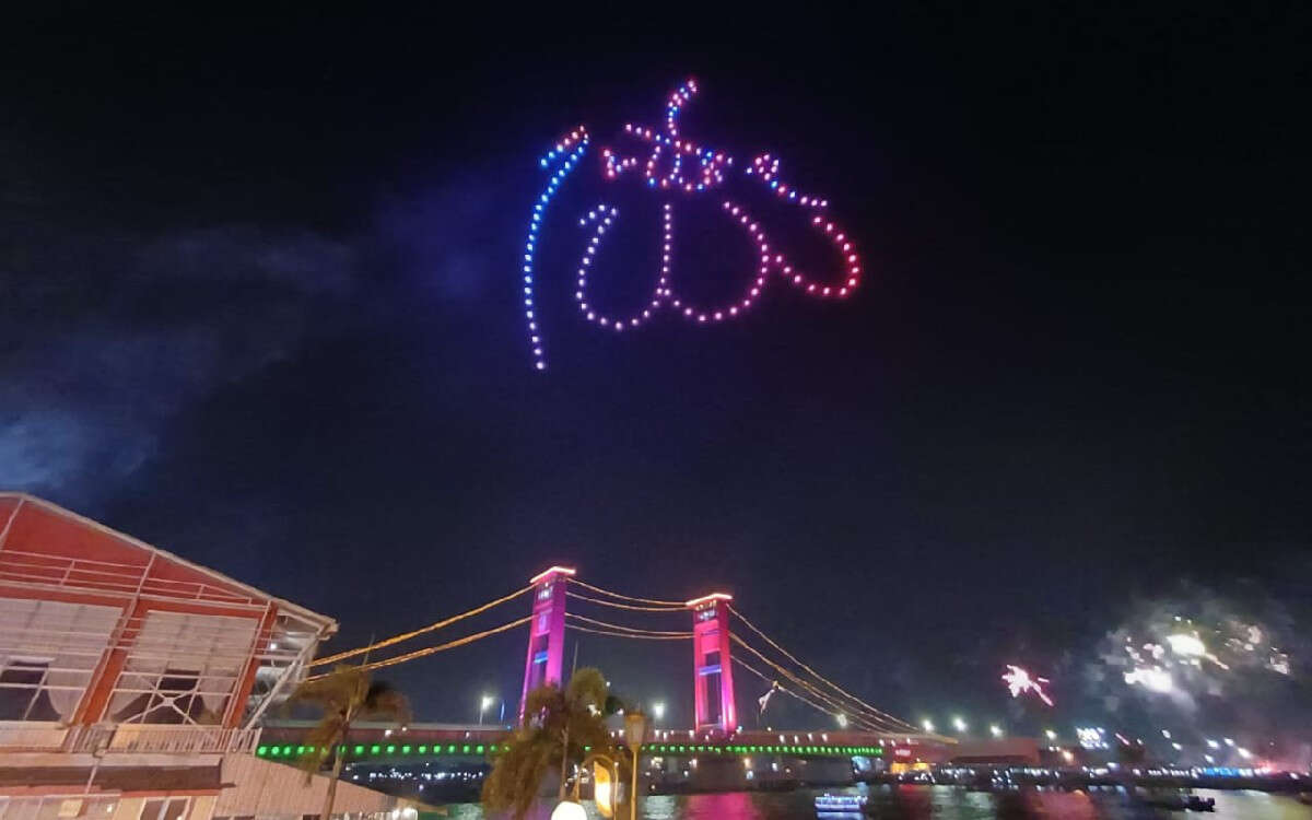 150 Drone Show Menghiasi Langit Palembang pada Malam Tahun Baru