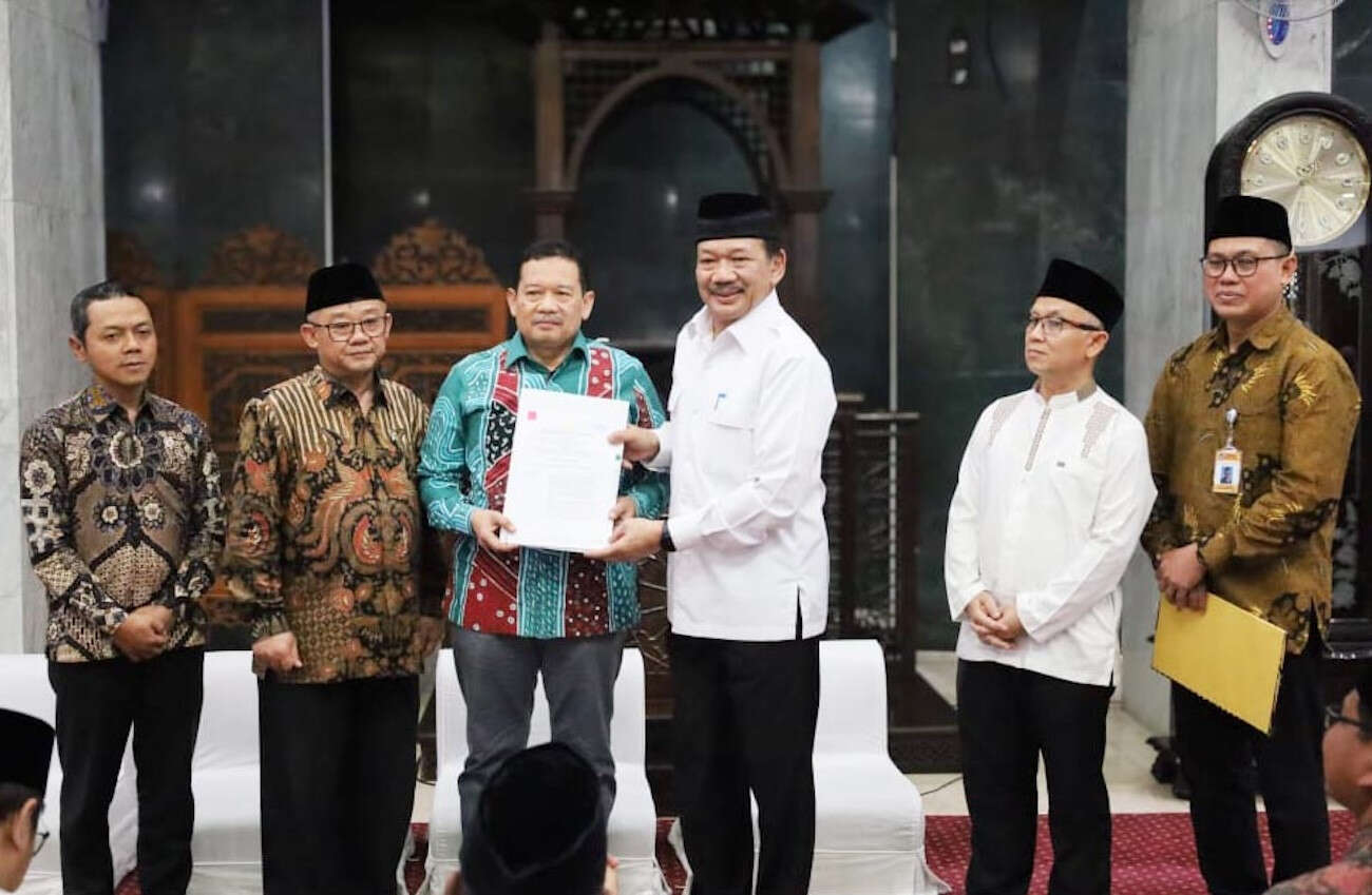 Dorong Budaya Zakat, BAZNAS Serahkan SK UPZ ke Kemendikdasmen