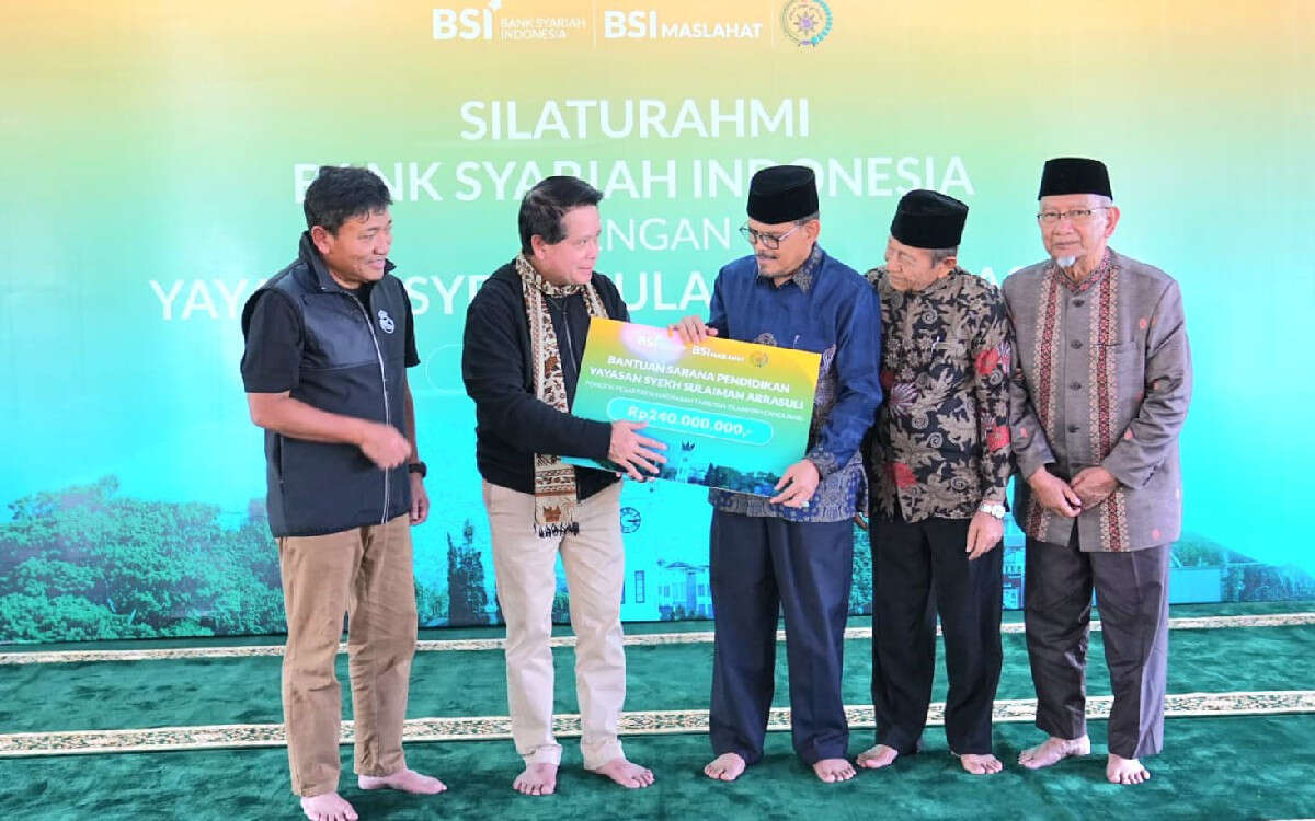 BSI Menyalurkan Bantuan Untuk Pembangunan Pesantren dan Santunan Yatim