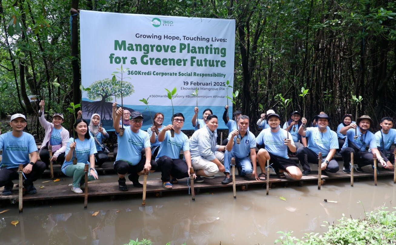 360Kredi Ajak Komunitas Berkebutuhan Khusus Menanam Mangrove