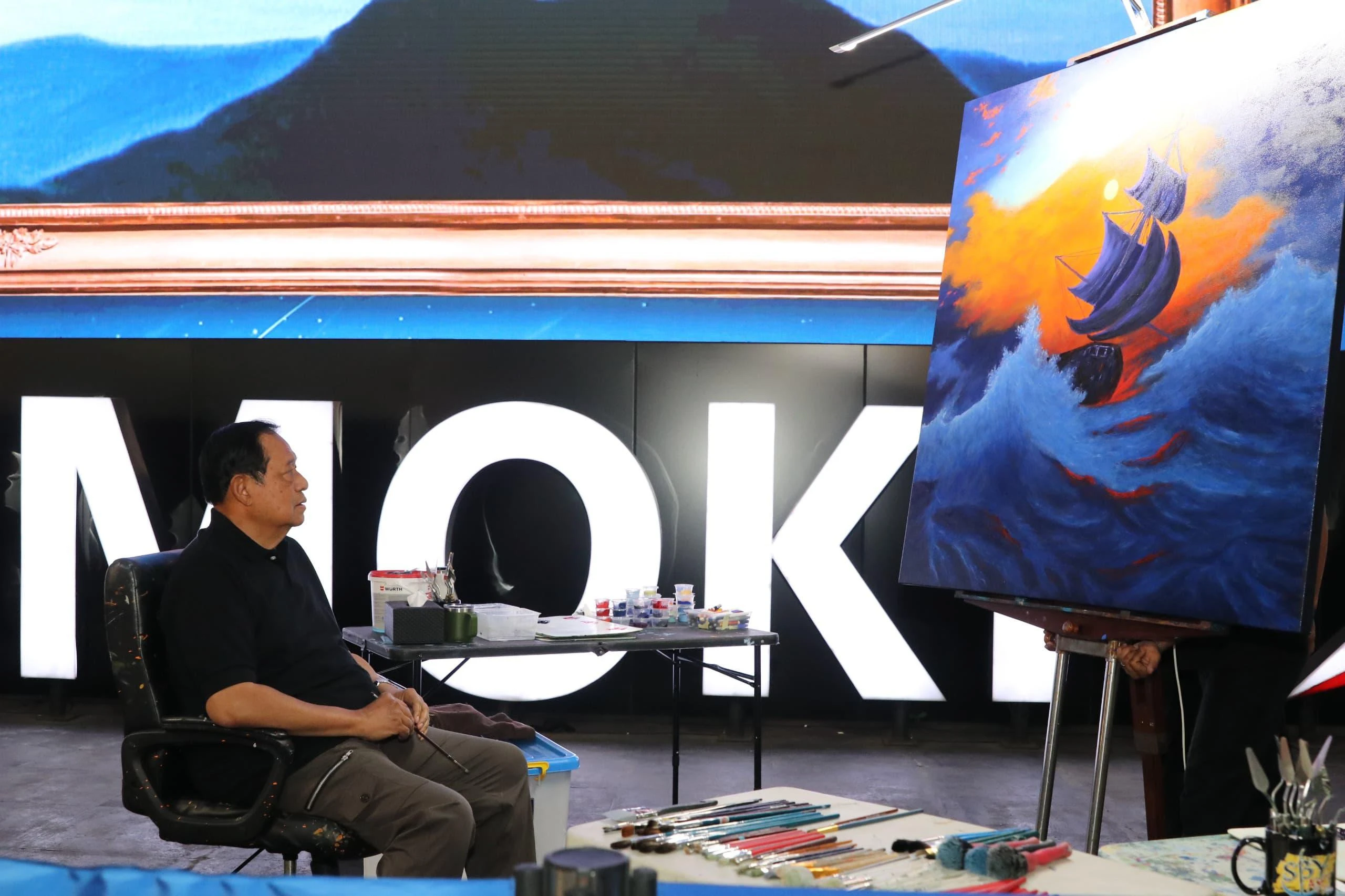 Rayakan HUT ke-24 Demokrat, SBY Serahkan Lukisan 'Only The Strong' Kepada Kader