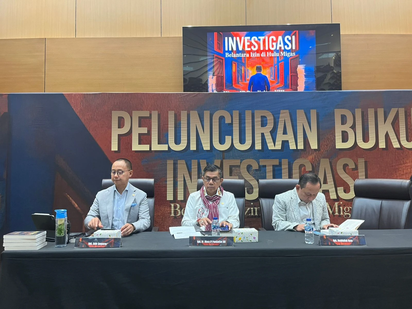 Dorong Reformasi Regulasi, Hinca Meluncurkan Buku Investigasi Belantara Izin Hulu Migas