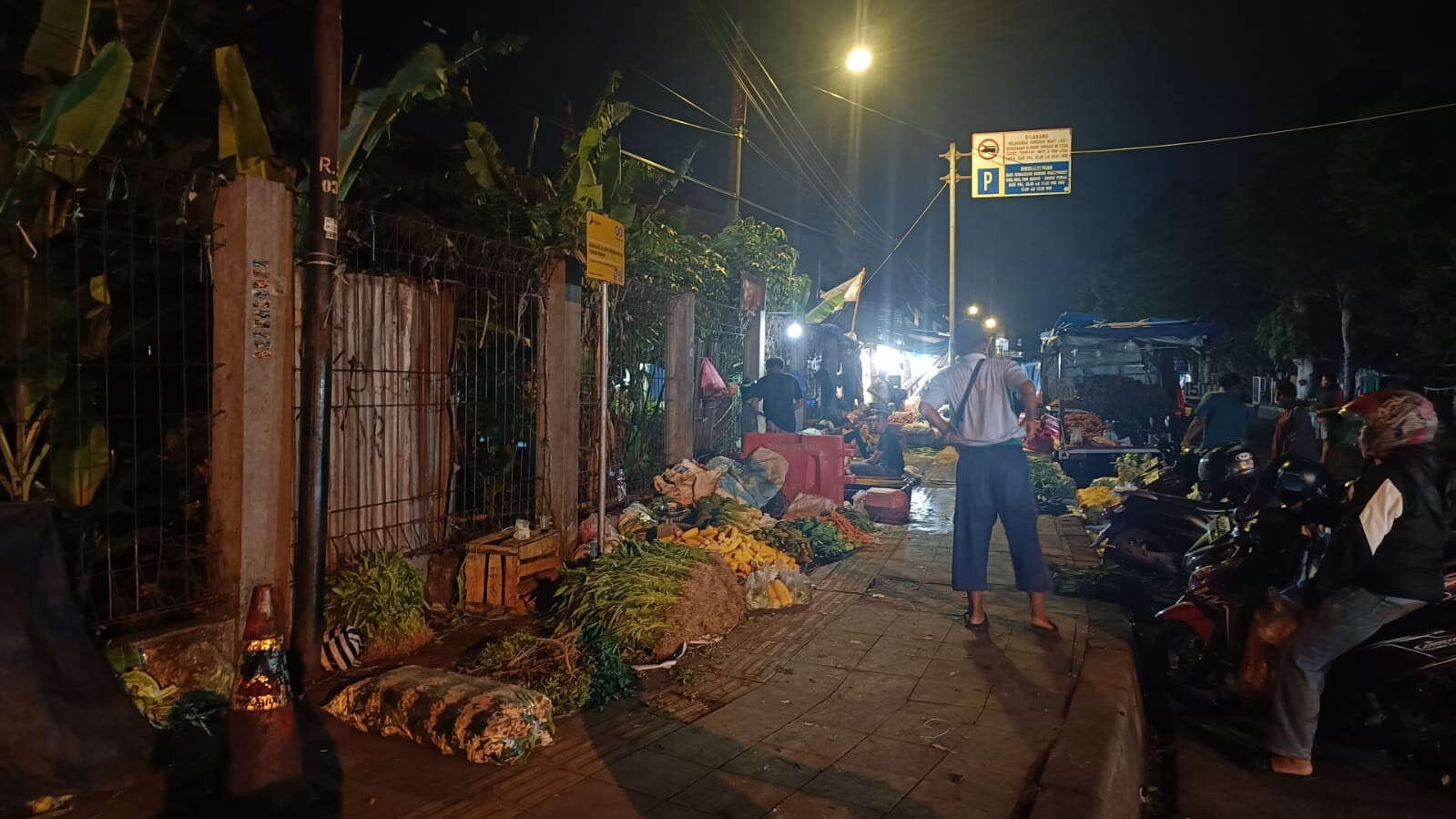 Polemik Pasar Tumpah di Jalan Merdeka & Ma Salmon Belum Usai, Pedagang Makin Banyak di Trotoar