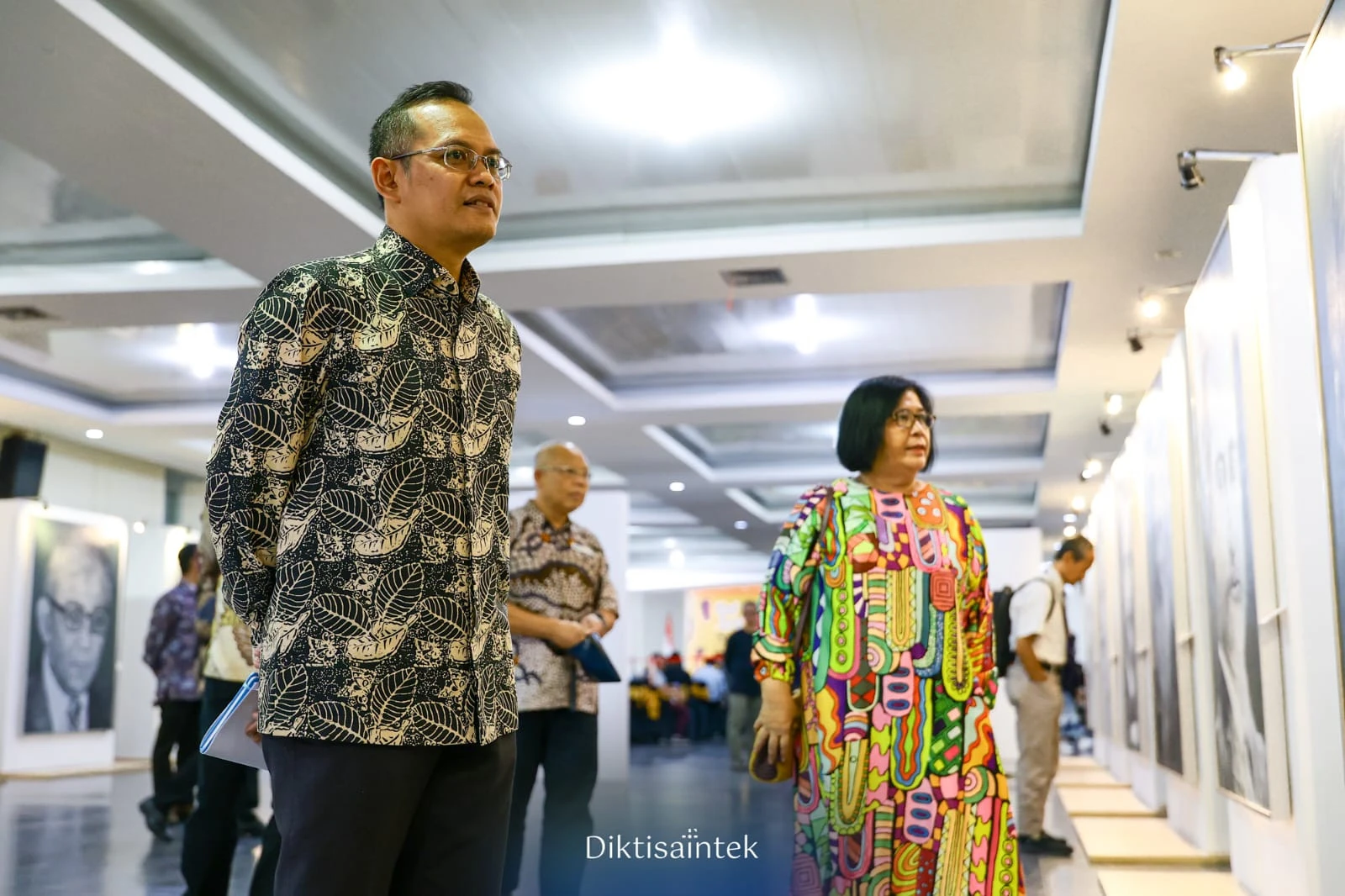 Kemdiktisaintek Hadirkan Lukisan Tokoh-Tokoh Ilmuwan Indonesia hingga Dunia di SciArt 8.0