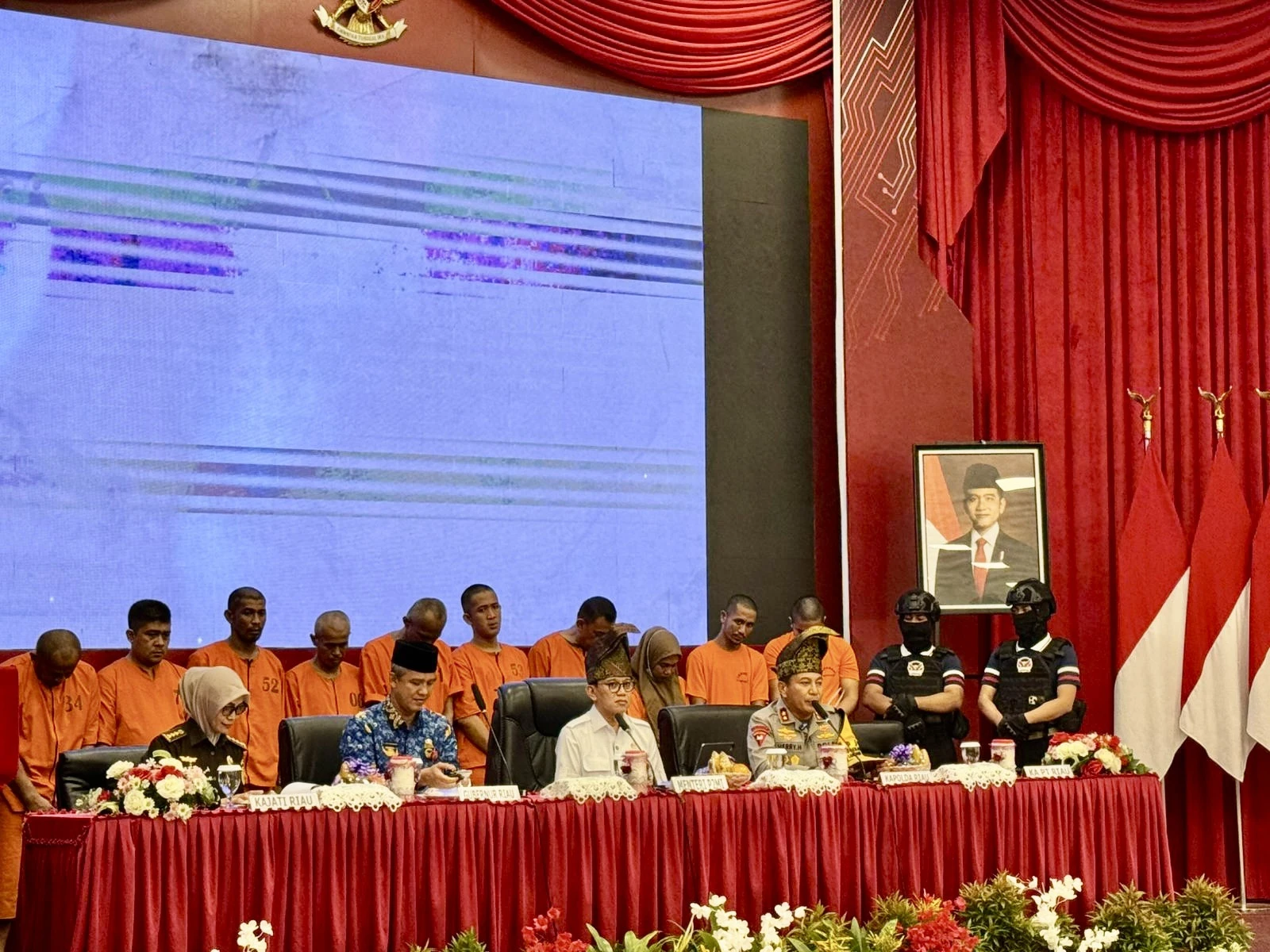 Polda Riau Gagalkan Penyelundupan 100 Pekerja Migran Ilegal, 11 Tersangka Diamankan