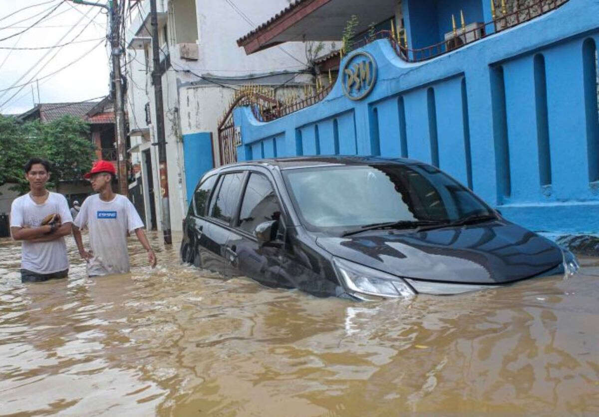 Banjir Masih Merendam Jakarta Timur & Jakarta Selatan