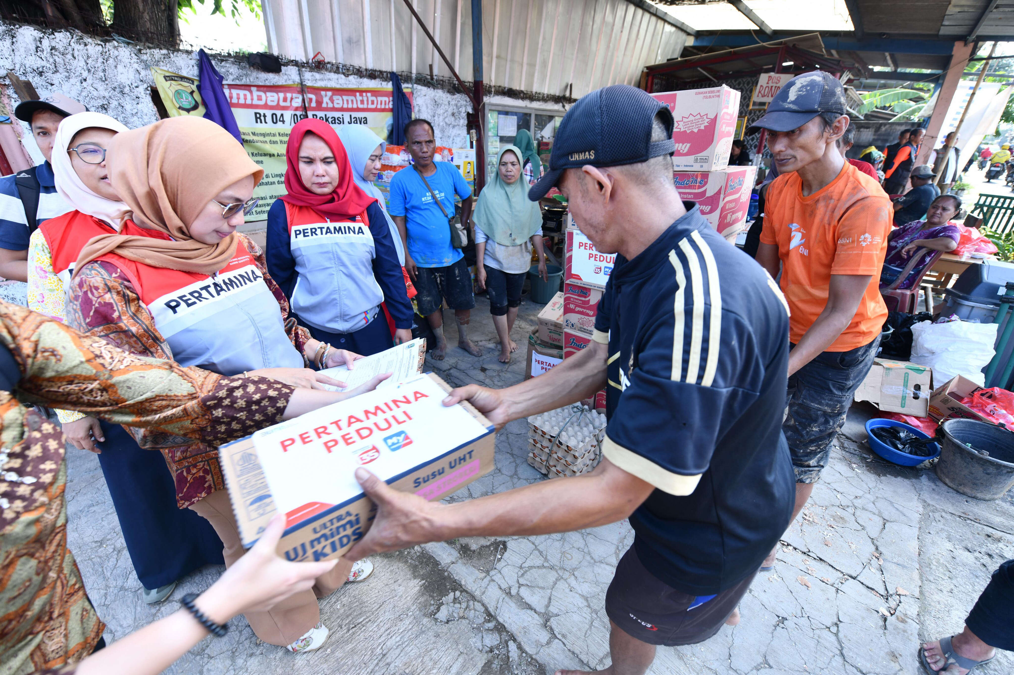 Banjir Bekasi, Pertamina Peduli Galang Bantuan Logistik hingga Terjunkan Tim Medis