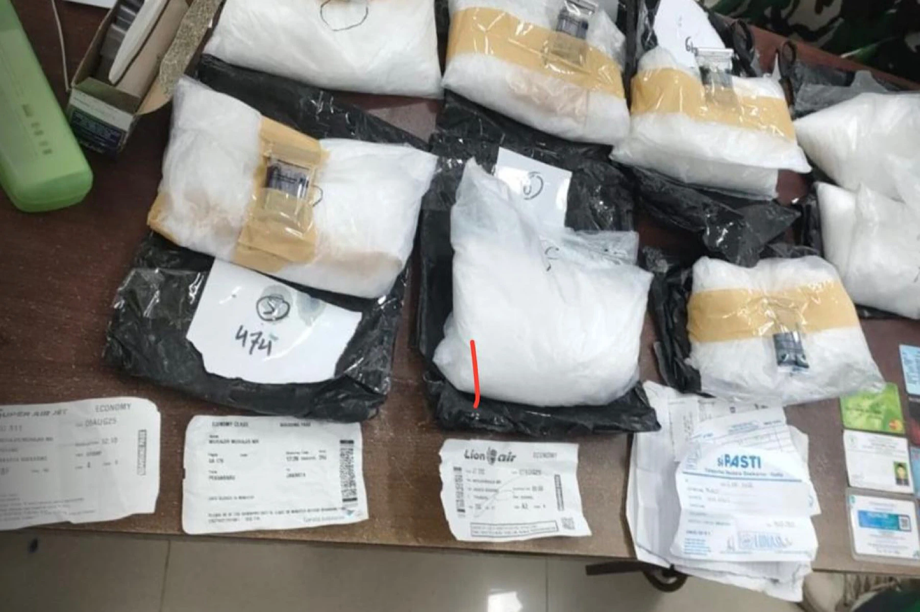 Avsec-Polda Riau Menggagalkan Penyelundupan 4,1 Kg Sabu-Sabu di Bandara SSK II