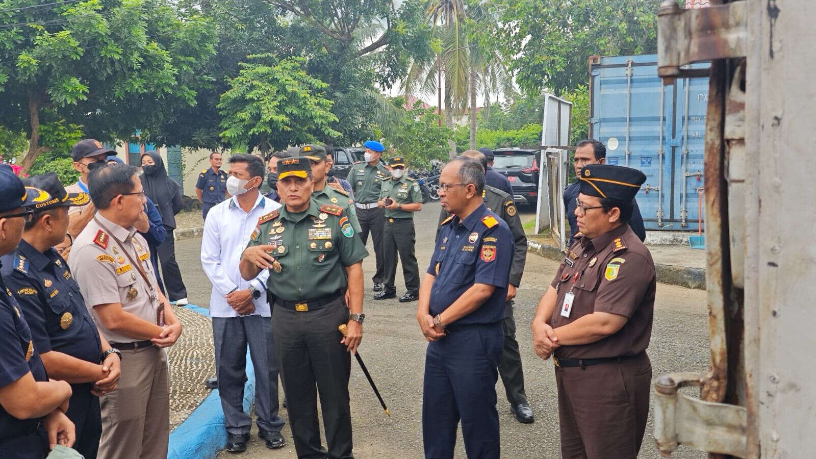 Bea Cukai Aceh Musnahkan 1.765 Karung Bawang Merah yang Tak Penuhi Syarat Keamanan Pangan