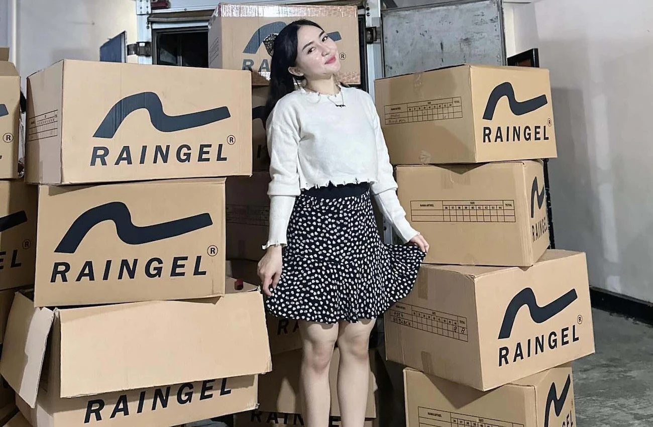 Alfiera Alvionita Bikin Heboh Seusai Terima Hadiah 1 Truk Sepatu