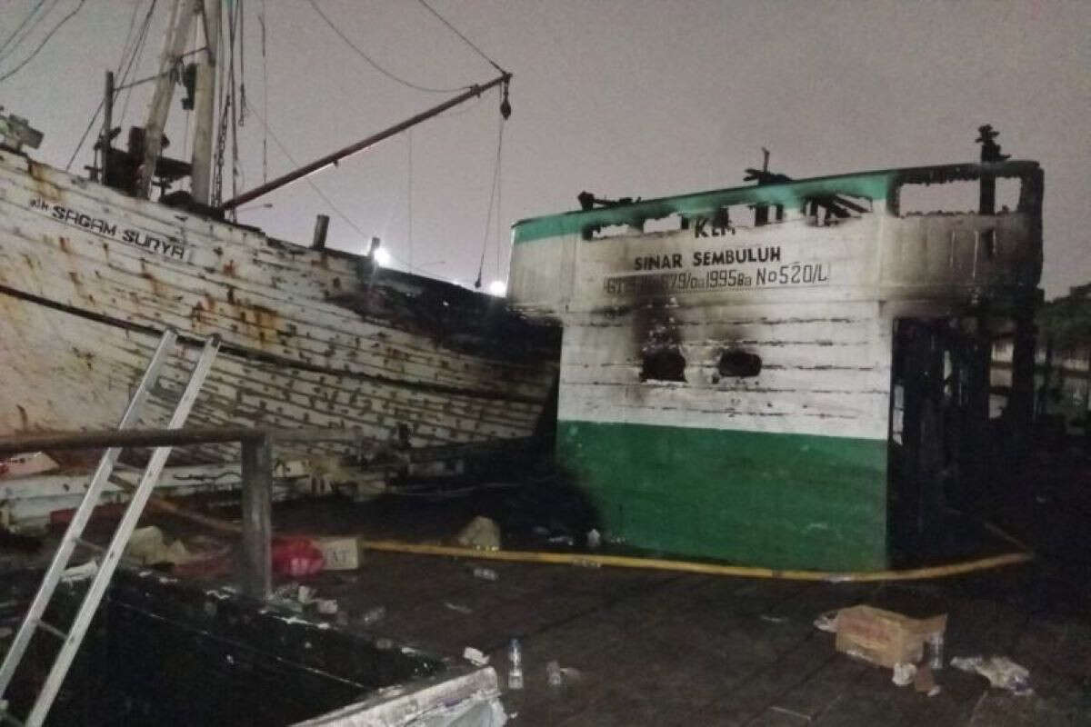 2 Kapal Terbakar di Pelabuhan Sunda Kelapa, Kerugian Tembus Rp 500 Juta