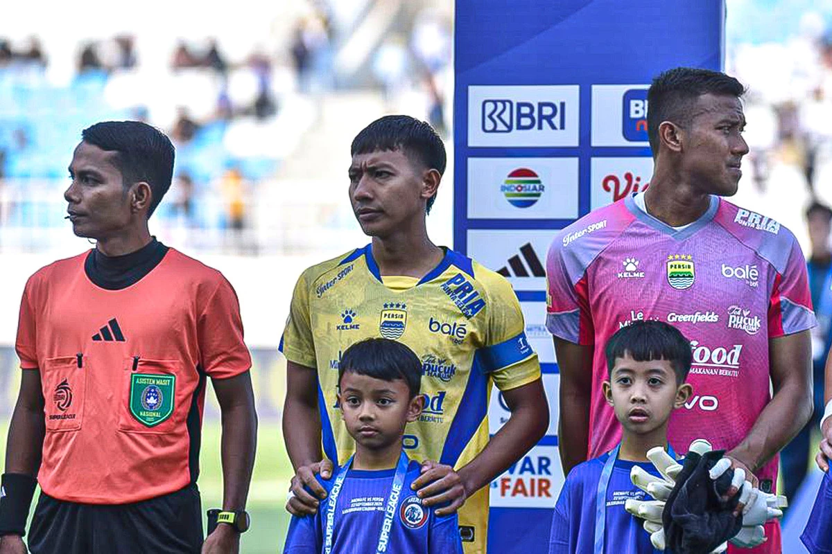 Ayah Sempat Meragukan, Beckham Putra Kini Angkat Ban Kapten Persib Bandung di Malang