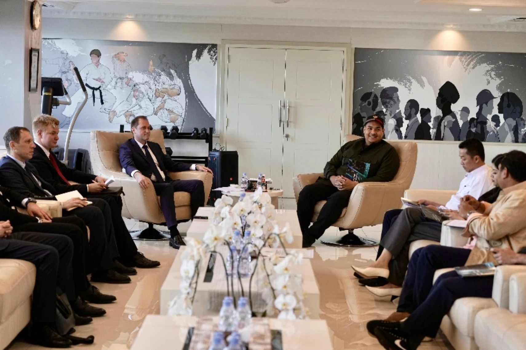 Menpora Dito dan Wamen Alexei Morozov Bahas Kolaborasi Pengembangan Olahraga RI-Rusia