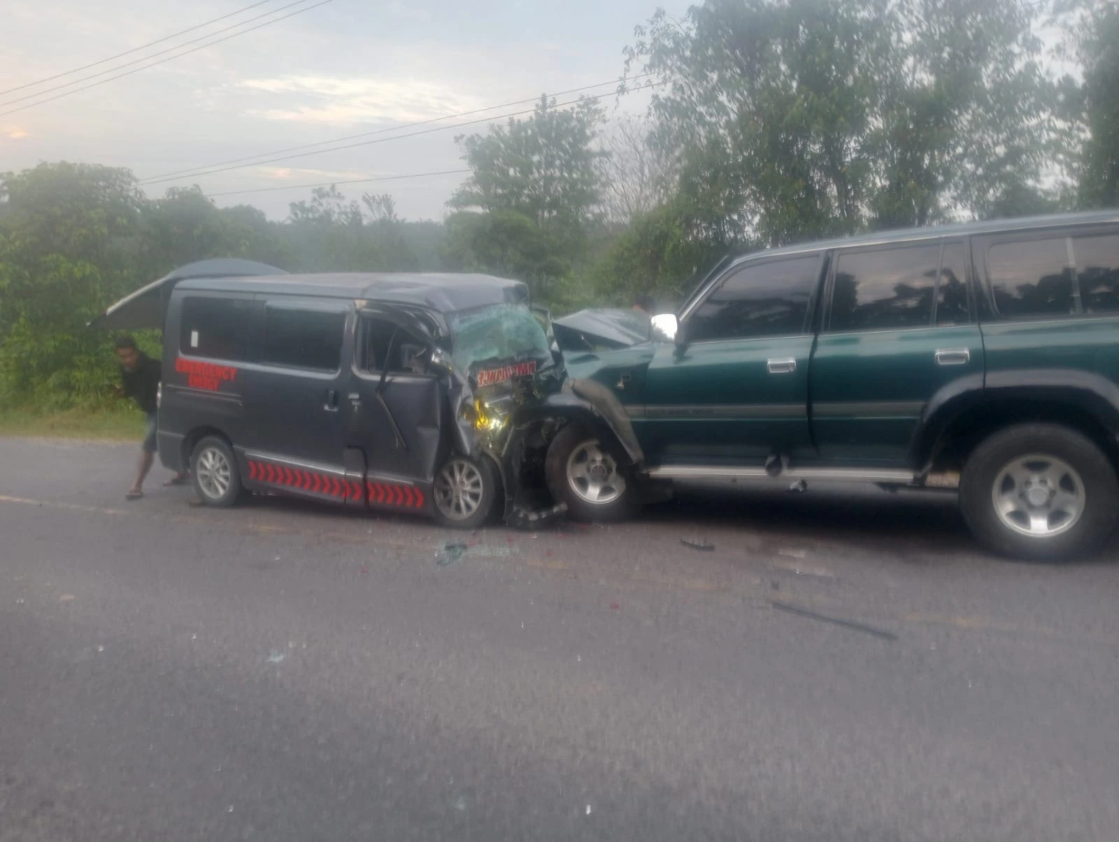 Kecelakaan Ambulans Vs Land Cruiser di Pelalawan, 2 Orang Tewas, 7 Kritis