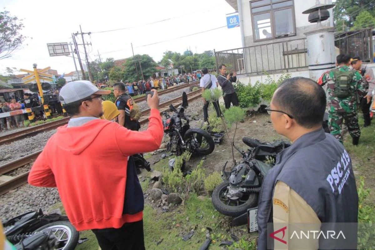 7 Sepeda Motor Dihantam Kereta Api di Magetan, Ini Daftar Korban Tewas dan Terluka