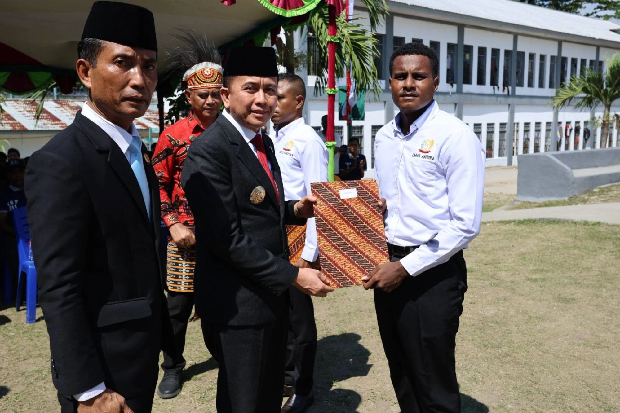 Pj Gubernur Papua Agus Fatoni Serahkan Remisi kepada Ribuan Napi