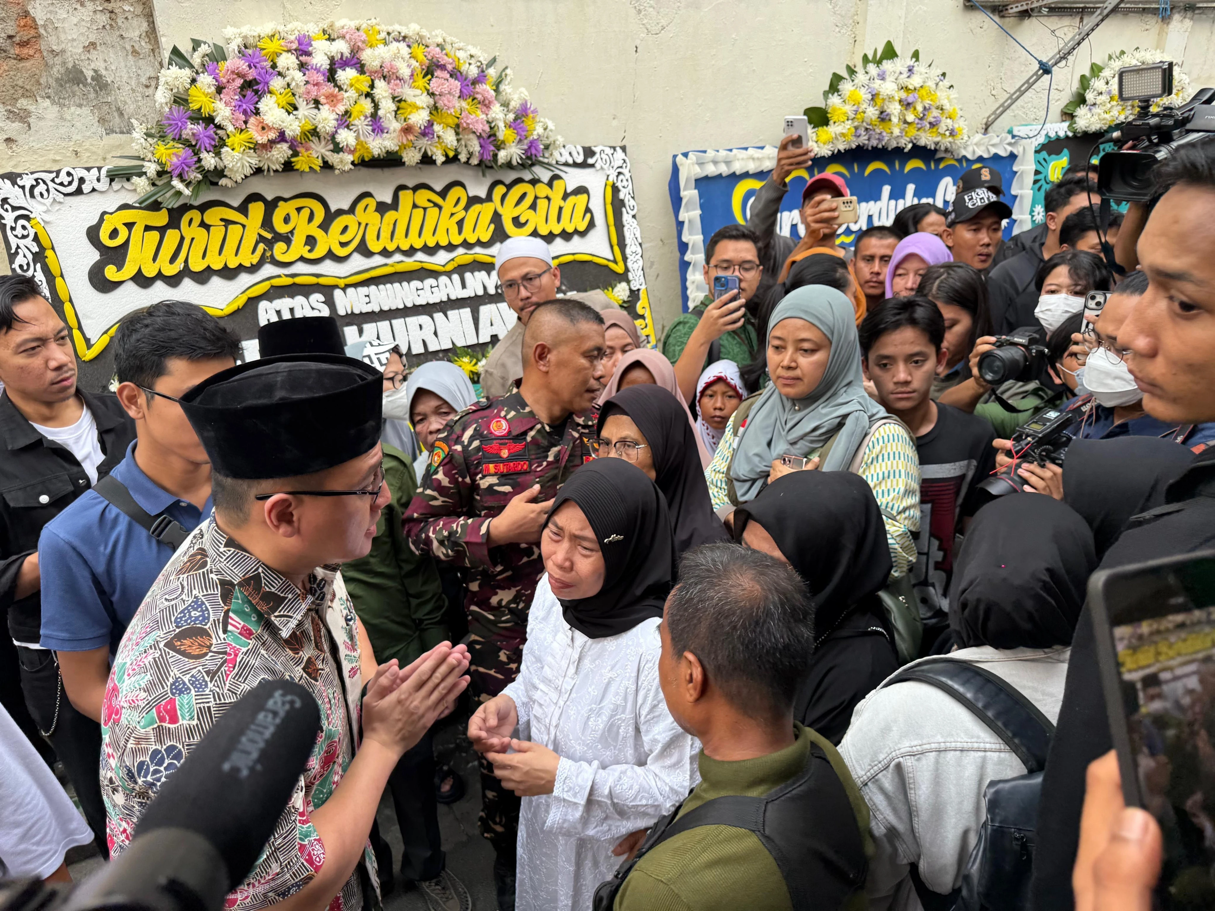 Kenneth DPRD DKI Melayat dan Beri Santunan kepada Keluarga Affan Kurniawan