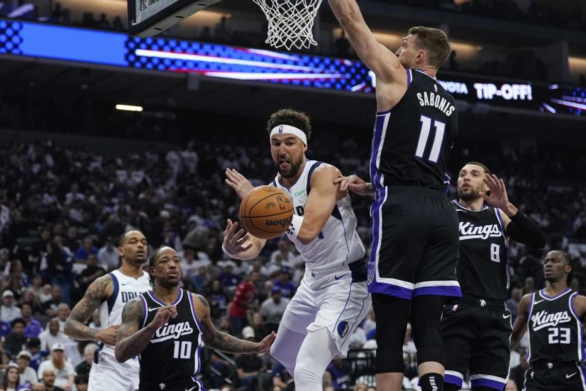 Dallas Mavericks & Miami Heat Jaga Kans Masuk NBA Playoffs