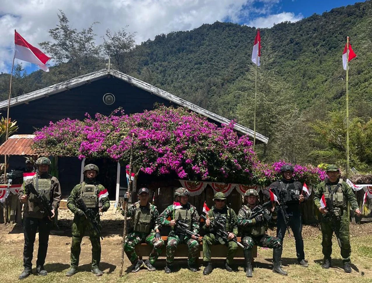 Koops Habema & Kodam XXIV Mandala Trikora Kibarkan Merah Putih di Markas Besar OPM Tigilobak