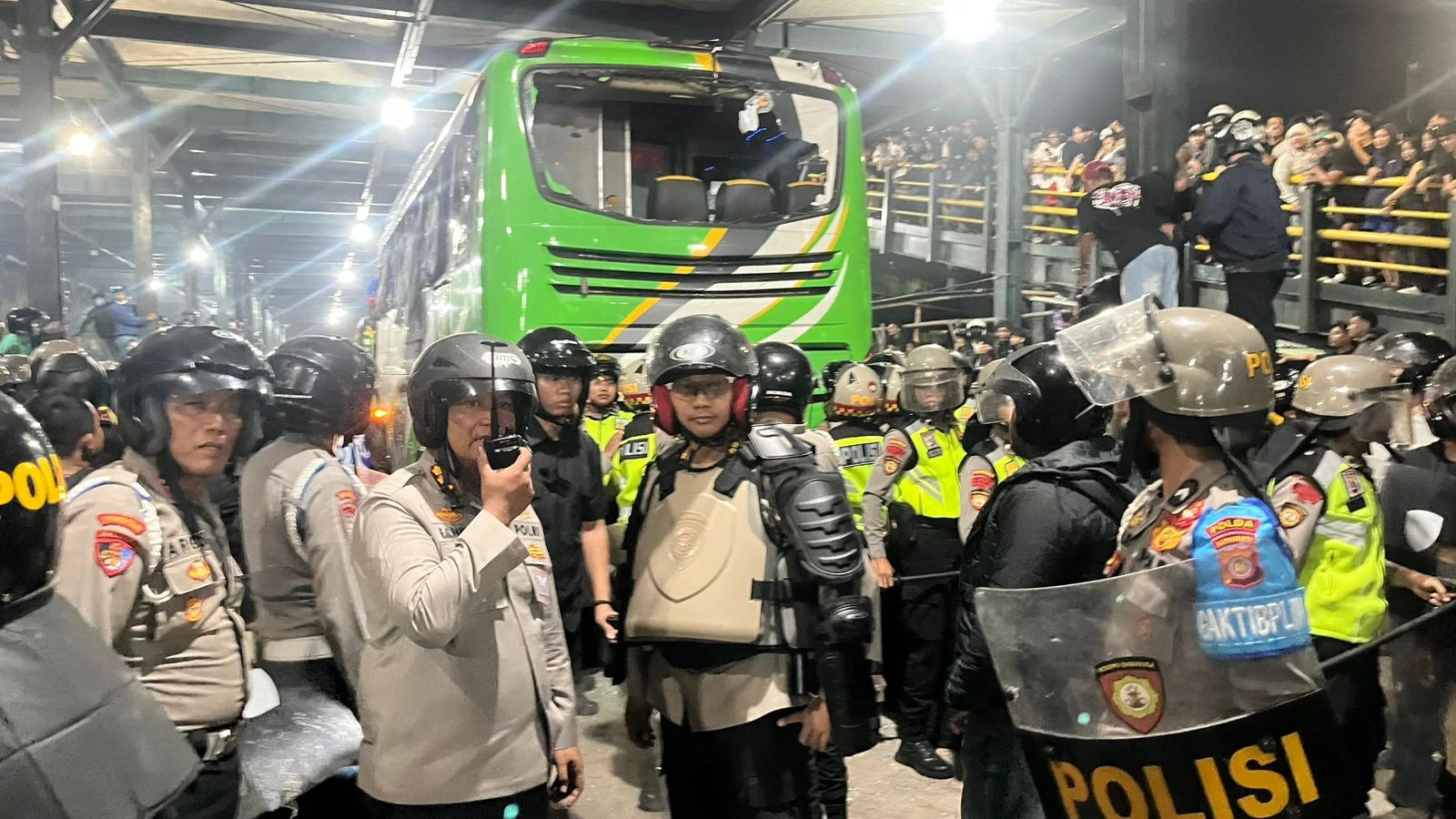 Bentrok Suporter PSIM vs Persib, 15 Orang Terluka, Termasuk Polisi