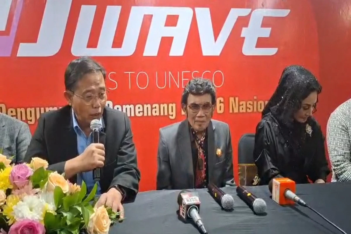 Rhoma Irama Raih Penghargaan Lifetime Achievement di Malam Grand Final LCLD 2025